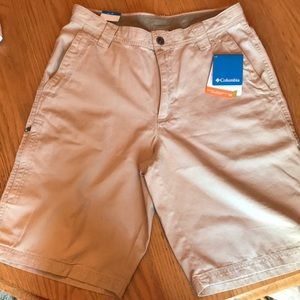 Men’s Columbia khaki shorts size 33/42